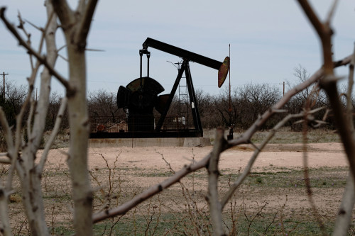 US crude stockpiles likely rose last week, products seen down: Reuters poll