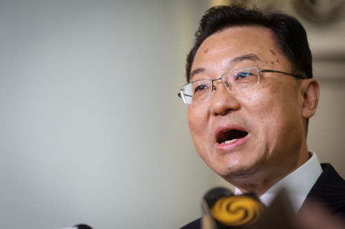 China’s US envoy urges end to trade war, but warns Beijing ready to fight